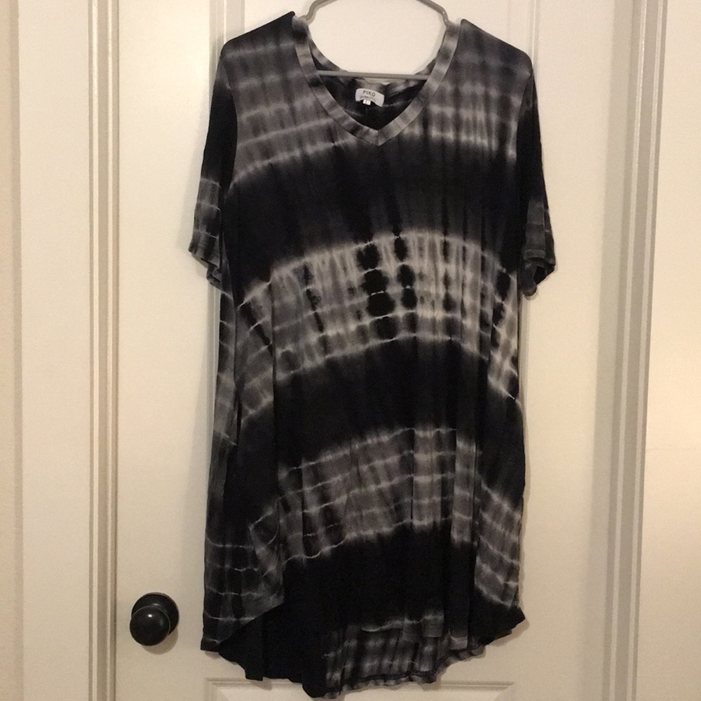 Black and white marbled shift dress//Piko